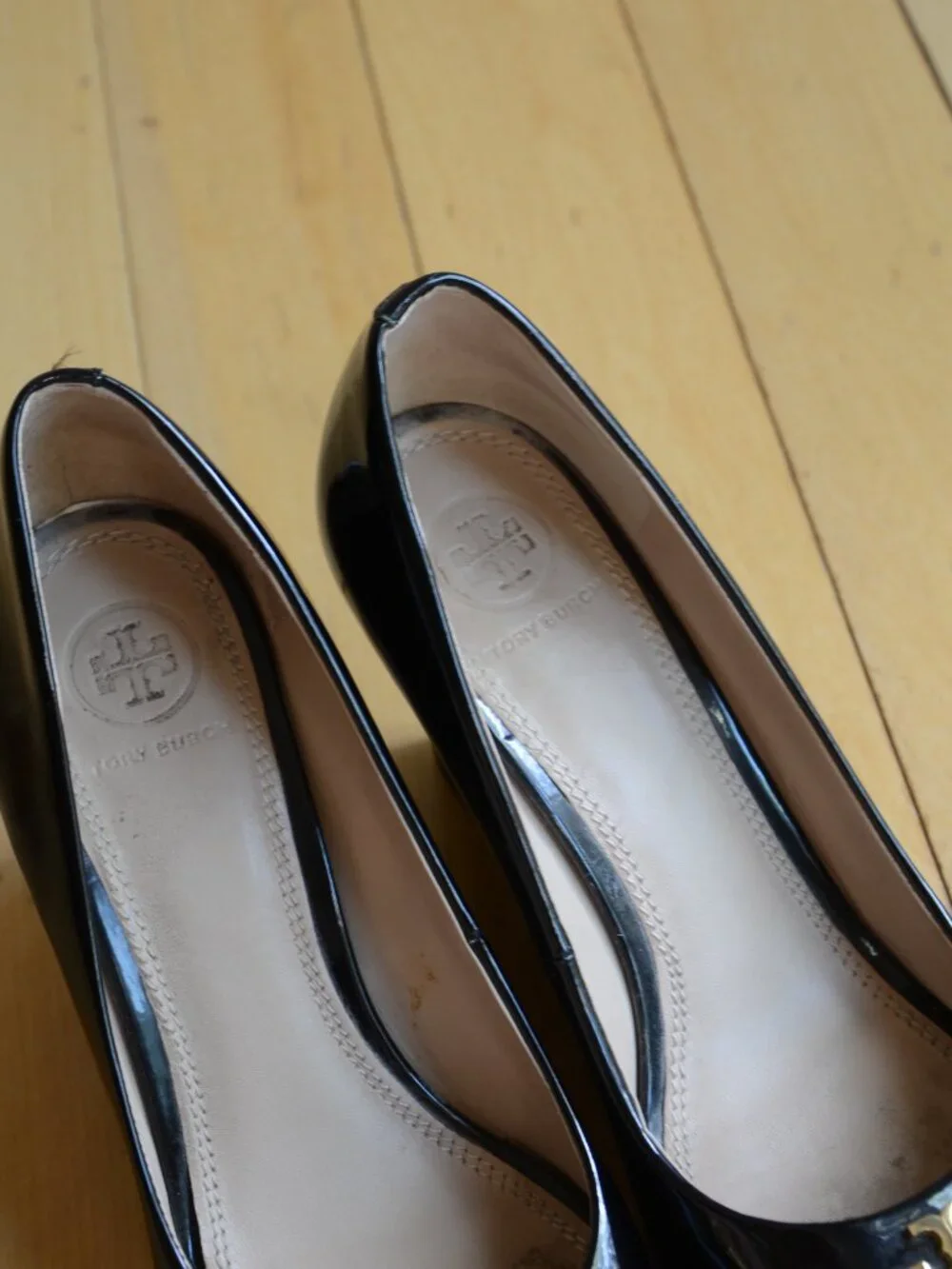 Tory Burch Jade Black Patent Leather Peep Toe Wedge Heels Size 8